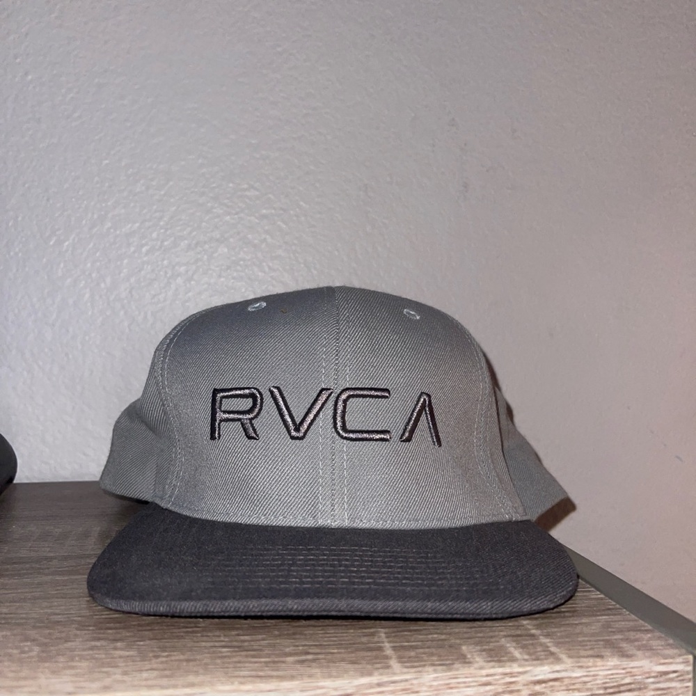RVCA snap back hat